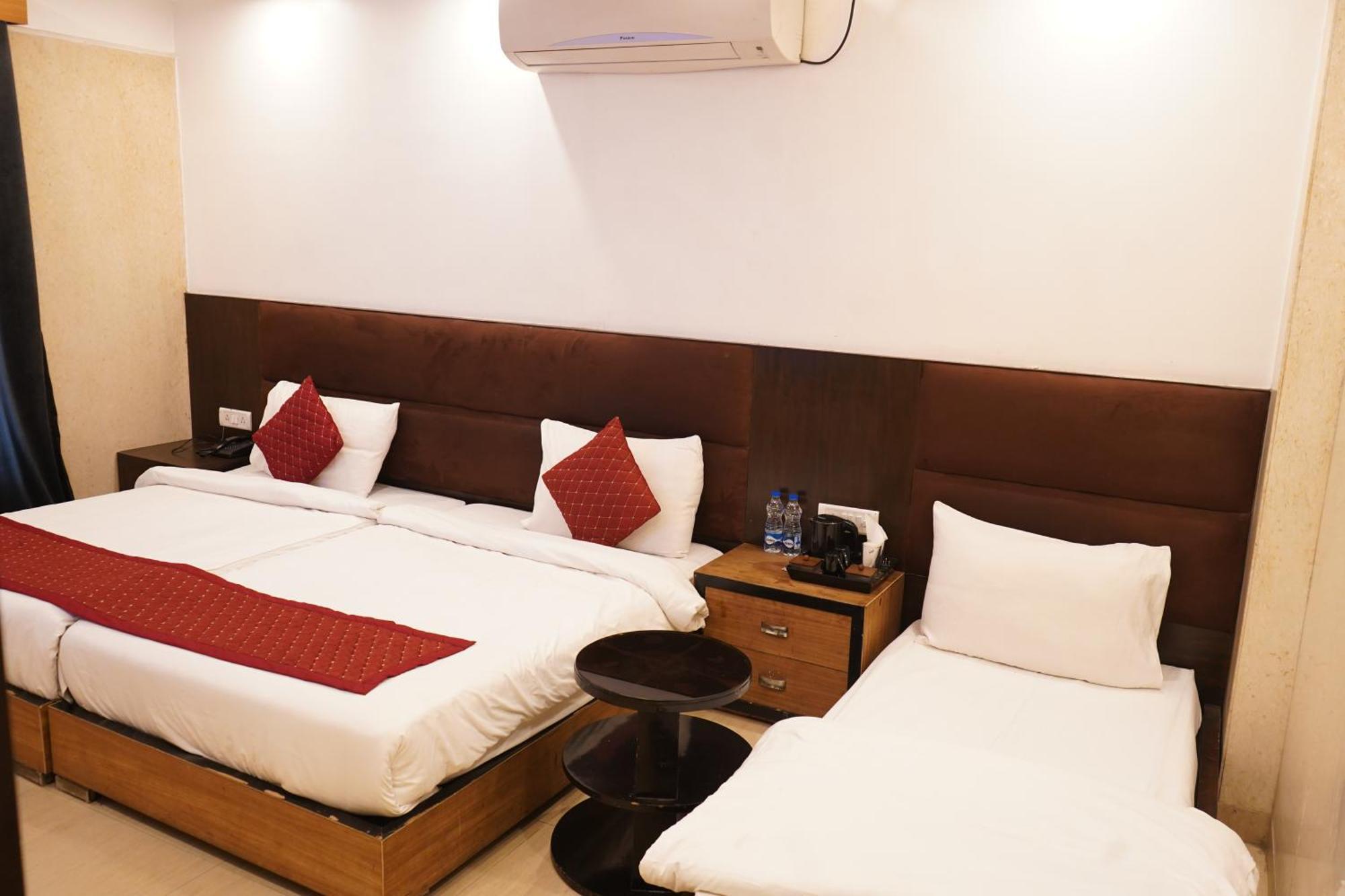 Hotel O Delhi, Near Karol Bagh Main Market And Metro Station New Delhi Ngoại thất bức ảnh