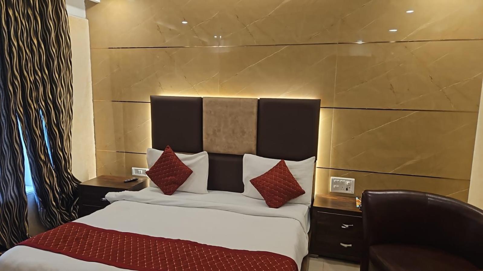Hotel O Delhi, Near Karol Bagh Main Market And Metro Station New Delhi Ngoại thất bức ảnh